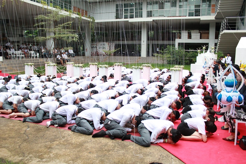 พิธีไหว้ครูและครอบครู ประจำปีการศึกษา 2560