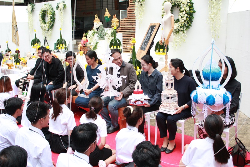 พิธีไหว้ครูและครอบครู ประจำปีการศึกษา 2560