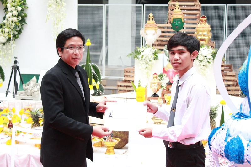 พิธีไหว้ครูและครอบครู ประจำปีการศึกษา 2560