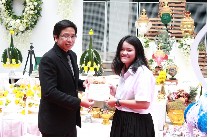 พิธีไหว้ครูและครอบครู ประจำปีการศึกษา 2560
