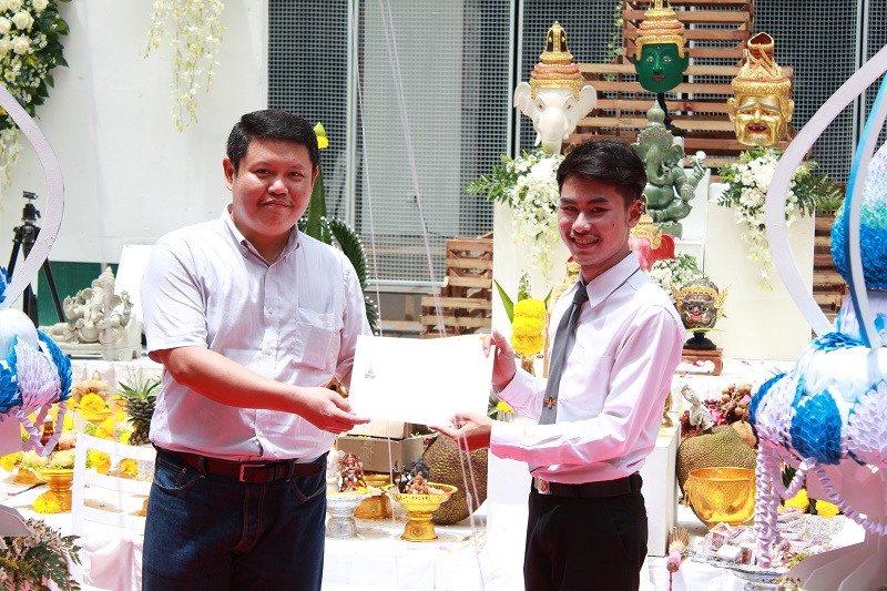 พิธีไหว้ครูและครอบครู ประจำปีการศึกษา 2560