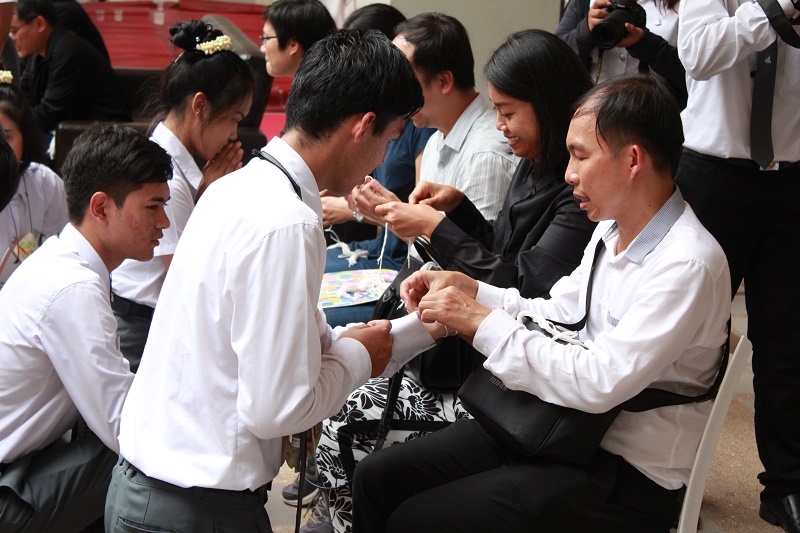 พิธีไหว้ครูและครอบครู ประจำปีการศึกษา 2560