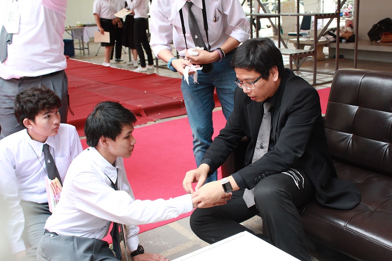 พิธีไหว้ครูและครอบครู ประจำปีการศึกษา 2560